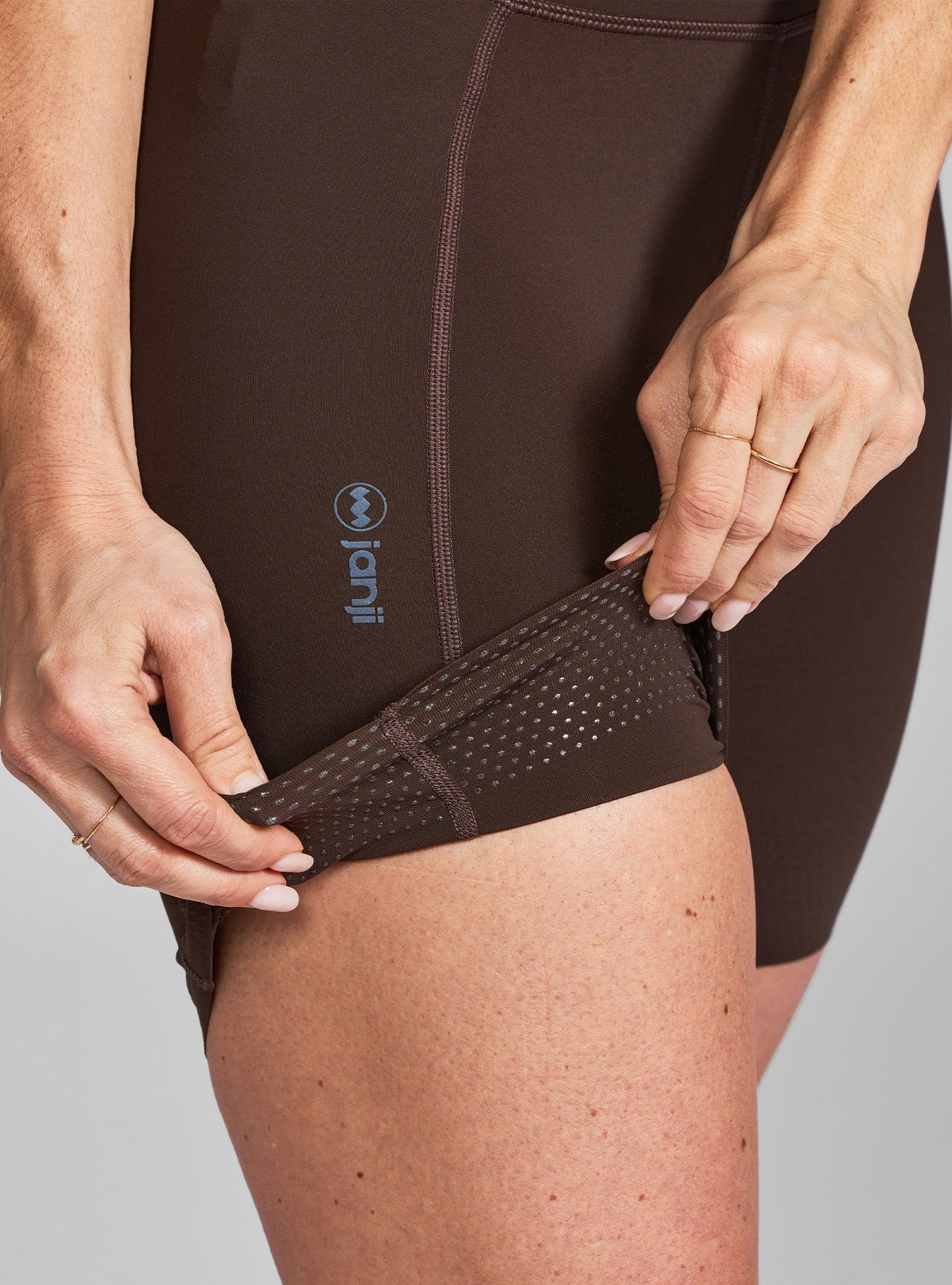 W's 7" Pace Short