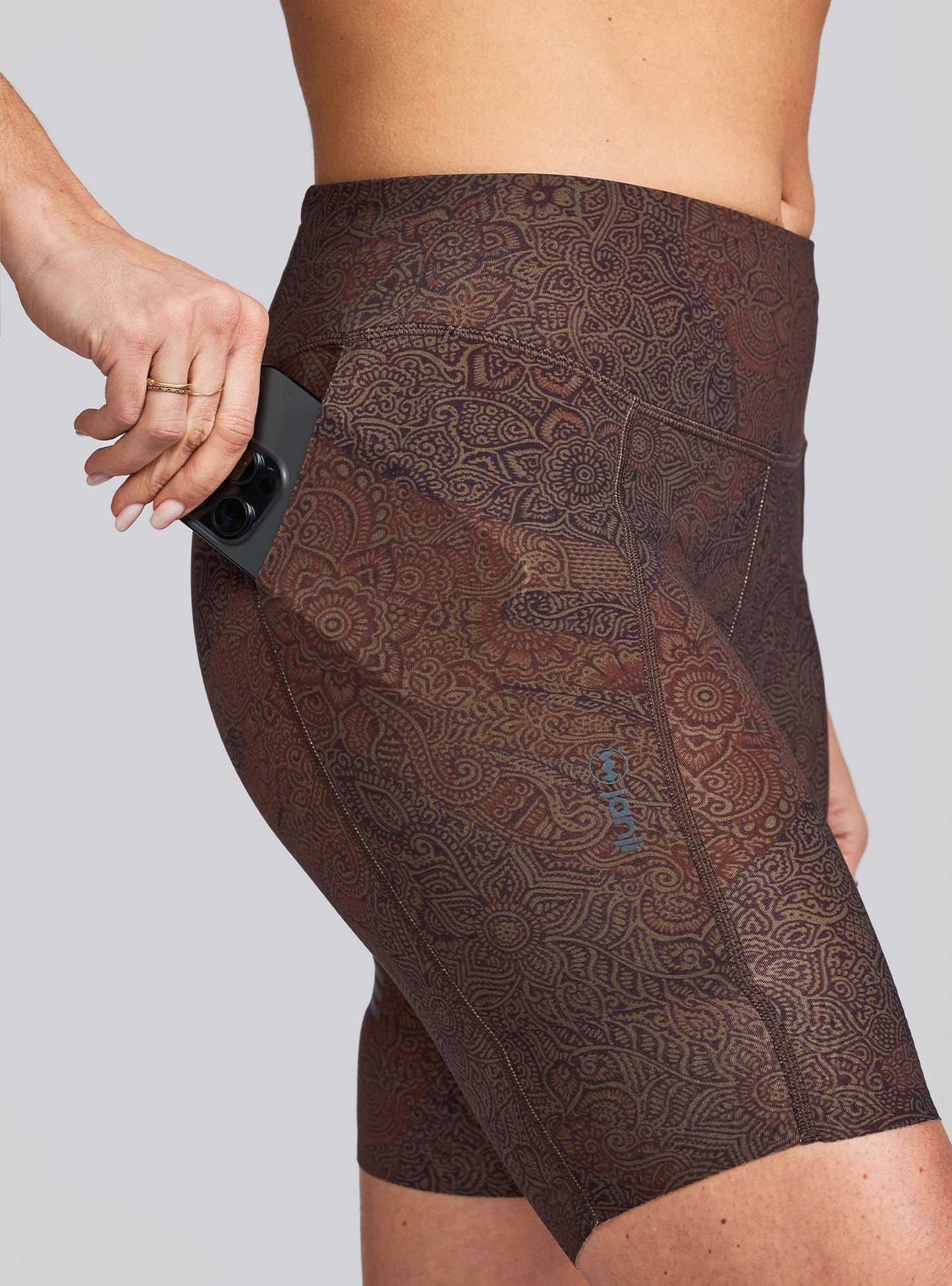 W's 7" Pace Short