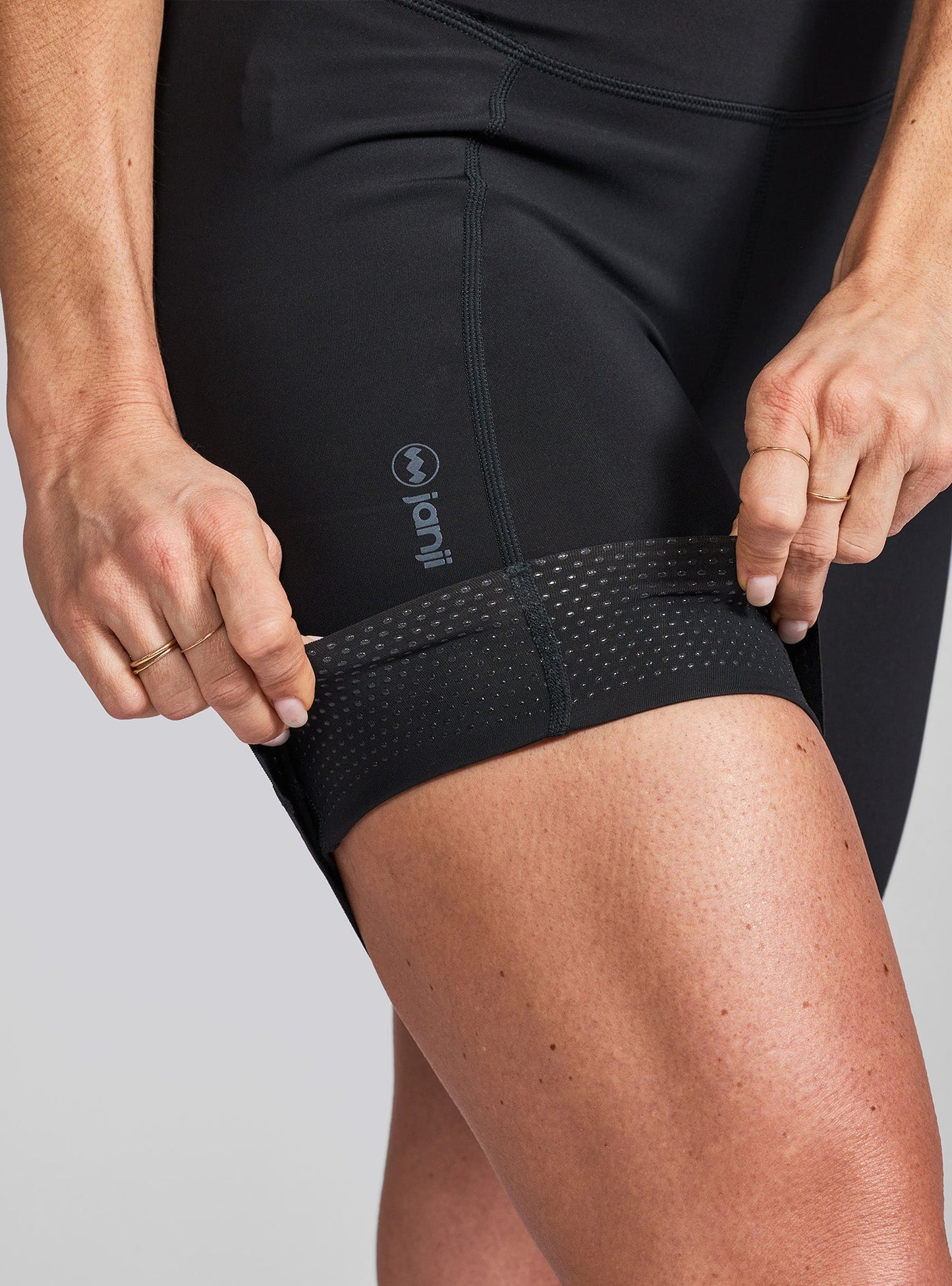 W's 7" Pace Short