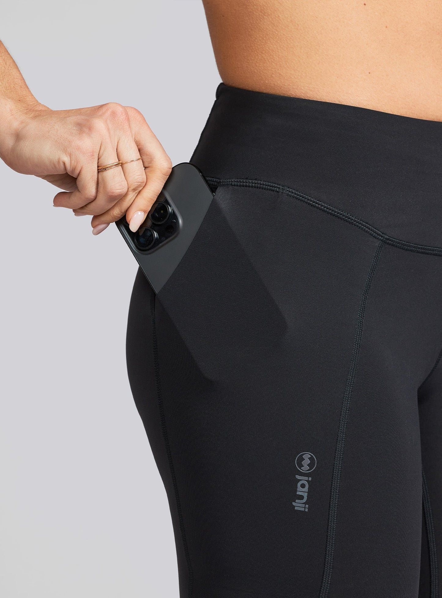 W's 7" Pace Short